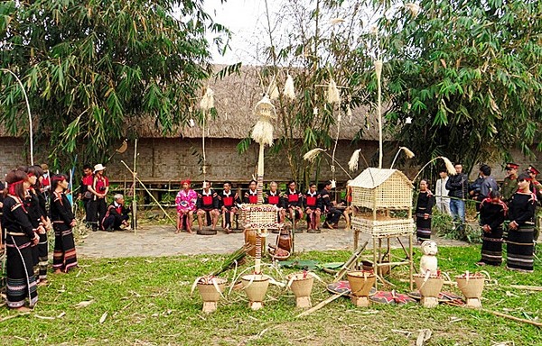 Il s'agit dun des rites les plus importants de l’ethnie Ê dê. Photo: Nhât Quang/NDEL.