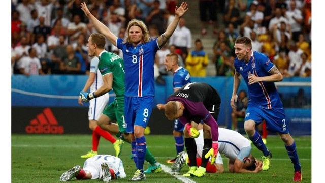 La joie des Islandais et le regret des Anglais. Photo: Reuters.