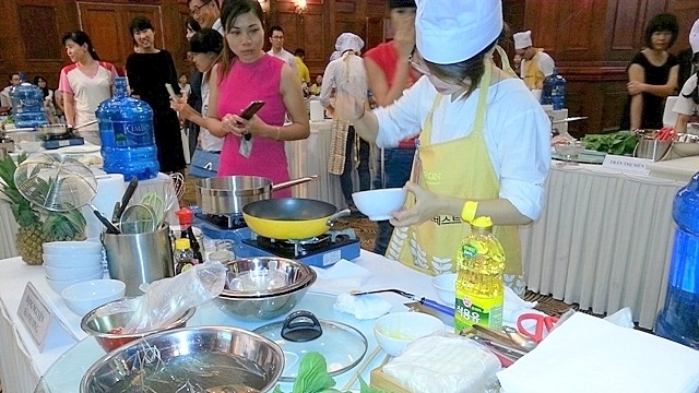 Concours de préparation de plats sud-coréens au Vietnam 2016. Photo: NDEL.