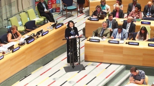 La Vice-Présidente vietnamienne, Dang Thi Ngoc Thinh, prend la parole lors du débat de haut niveau de la session 2016 de l'ECOSCO, à New York. Photo: VNA.