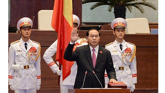Trân Dai Quang, membre du Bureau politique, prête serment lors de son investiture en qualité de Président de la République socialiste du Vietnam de la XIVe législature, le 25 juillet. Photo: VOV.