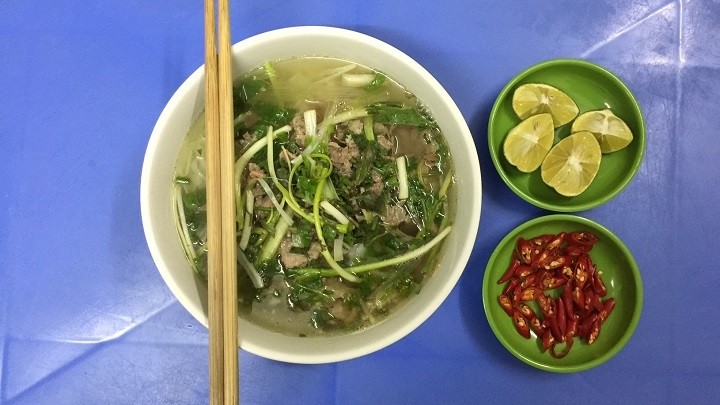 Le "pho" est un très bon plat à déguster une fois arrivé au Vietnam. Photo: Mai Khanh/NDEL.
