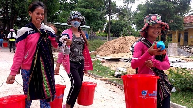 Les outils hygiéniques sont remis aux femmes démunies de la province de Gia Lai. Photo: UN Women au Vietnam.