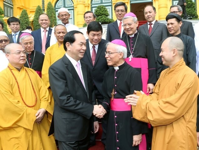Le Président vietnamien, Trân Dai Quang (1er rang, 2e, à gauche), à la rencontre des représentants de 17 organisations religieuses du Vietnam, le 18 août, à Hanoi. Photo: NDEL. 