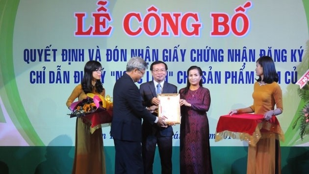 Cérémonie de remise du certificat d’indication géographique pour le ginseng de Ngoc Linh, le 26 août, dans la ville de Kon Tum. Photo: NDEL.
