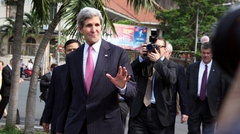 Secrétaire d’État américain, John Kerry, lors d'une visite au Vietnam. Photo: VOV.