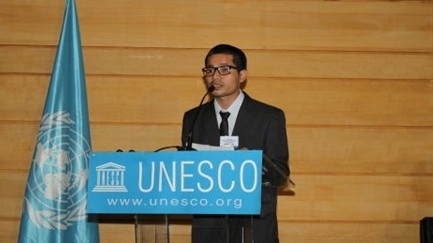 Nguyên Quang Thach obtient un grand prix d’alphabétisation de l’UNESCO. Photo: VOV.