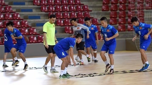 Les joueurs vietnamiens à l'entraînement. Photo: VNA.
