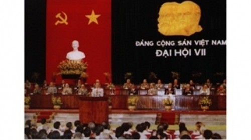 Le VIIe Congrès national du PCV a lieu du 24 au 27 juin 1991 à Hanoi. 