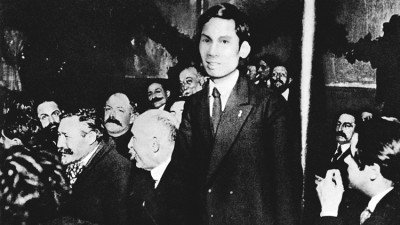 Nguyên Ai Quôc assista au 18e Congrès du Parti Socialiste Français réuni à Tours (décembre 1920). Photo: Musée Hô Chi Minh de Hanoï. 