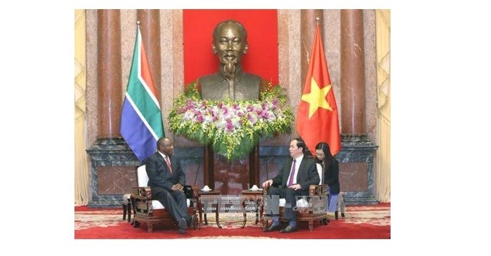 Le Président vietnamien, Trân Dai Quang (à droite), reçoit le Vice-Président sud-africain. Photo: VOV.