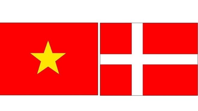 Drapeaux du Vietnam et du Danemark. Photo: NDEL.