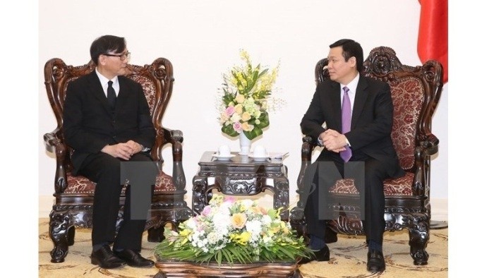 Le Vice-Premier ministre vietnamien, Vuong Dinh Huê (à droite), reçoit l’Ambassadeur de Thaïlande au Vietnam, Manopchai Vongphakdi. Photo: VNA.