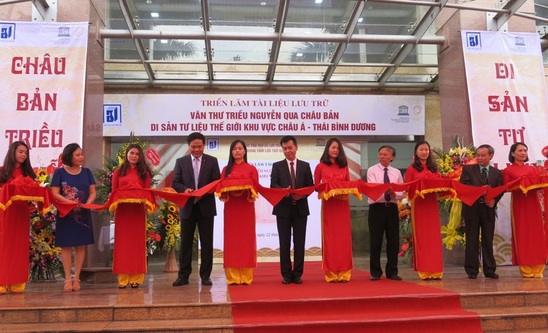 Cérémonie d’inauguration de l’exposition sur les "châu ban", le 22 novembre, à Hanoï. Photo: PV/NDEL.
