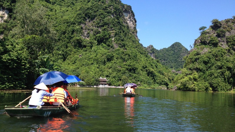 Les touristes dans la province de Ninh Binh. Photo: Ngoc Anh/NDEL.