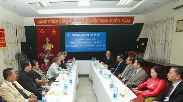 Vue générale de la rencontre entre l’Association des Journalistes de la ville de Hanoi et celle de la province de Chiang Mai. Photo: KTDT.