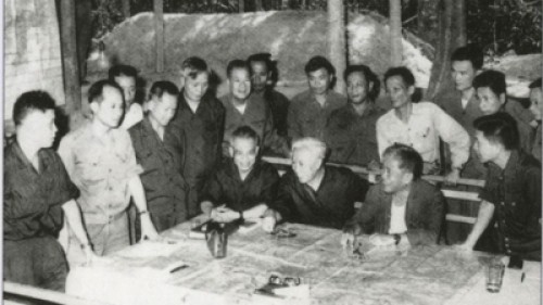 Le Bureau politique tient en octobre 1974 la réunion prenant la décision sur la libéation du Sud. Photo d'archive.