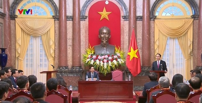 Le Président Trân Dai Quang rencontre les membres exemplaires du Comité du PCV représentant les entreprises centrales. Photo: VTV.