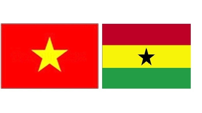 Les drapeaux du Vietnam et du Ghana. Photo: NDEL.
