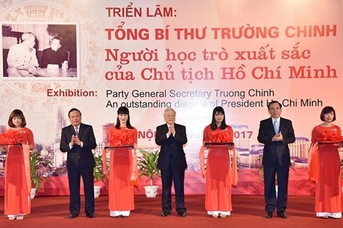 Le vernissage de l'exposition «Secrétaire général Truong Chinh - un excellent disciple du Président Hô Chi Minh». Photo: NDEL.