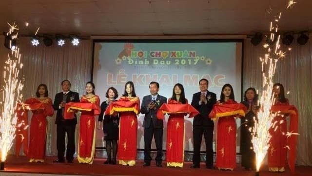 La cérémonie d’ouverture de la foire printanière Dinh Dâu 2017. Photo: NDEL.