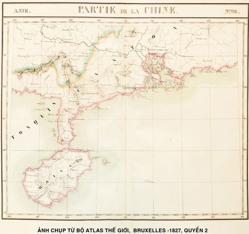 Une copie de l'Atlas du monde, Bruxelles - 1827, tome 2. Photo d'archive.