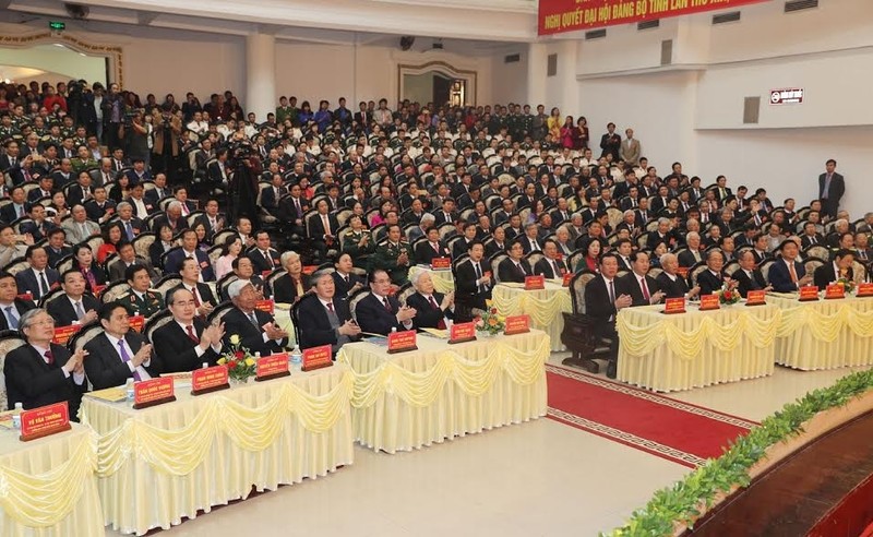 Le Secrétaire général du PCV, Nguyên Phu Trong; le Président de la République, Trân Dai Quang; et des dirigeants, d'anciens dirigeants du Parti et de l’État vietnamiens ont assisté, ce jeudi, à la cérémonie. Photo: NDEL.