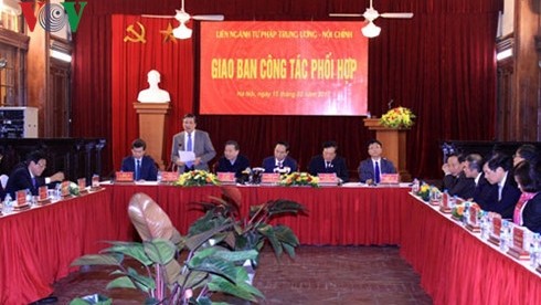 Le Président de la République, Trân Dai Quang, assiste à la conférence-bilan des organes chargés des affaires judiciaires et intérieures. Photo: VOV.