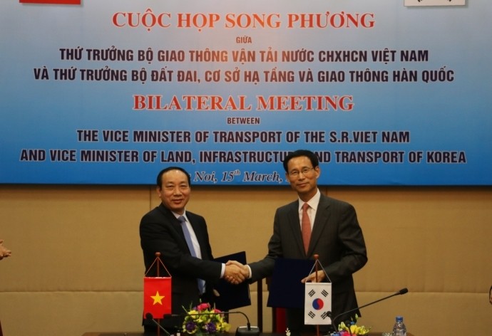 Signature du mémorandum de coopération dans le secteur ferroviaire entre le Vietnam et la République de Corée. Photo: BGT.