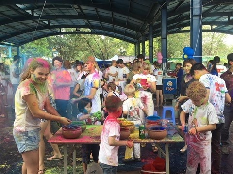 La fête de Holi 2017 a rassemblé environ 900 jeunes de nombreux pays. Photo: CVN.