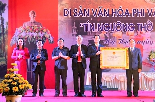 La cérémonie de remise des photos et des films à l'Ambassade du Vietnam au Japon. Photo: VNA.