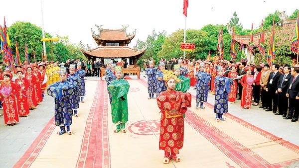 la cérémonie d'offrande d'encens aux ancêtres légendaires des Vietnamiens, Lac Long Quân et Âu Co. Photo: sggp.org.vn.