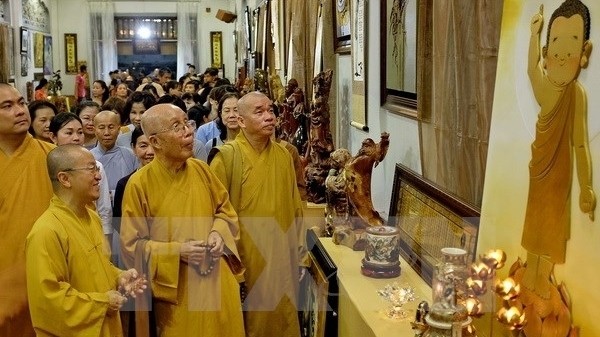 Un coin de l’exposition d’œuvres d’art bouddhique. Photo : VNA