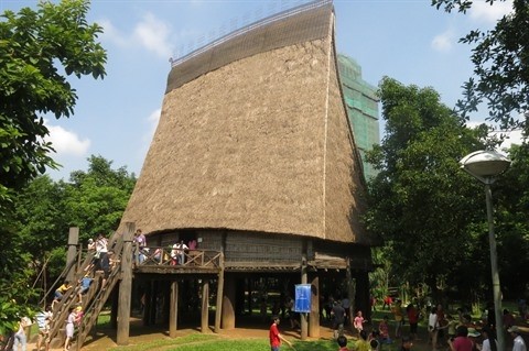 Le Musée d’ethnographie du Vietnam - une destination de prédilection pour de nombreux touristes, étrangers surtout. Photo: CVN.