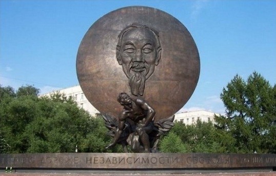 La Place et la statue du Président Hô Chi Minh dans la capitale de Moscou, en Russie. Photo: VGP.