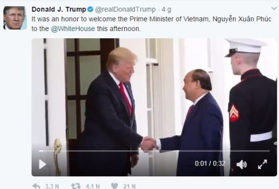 La vidéo de la rencontre entre les deux a été publié sur le Twitter par le Président américain Donald Trump. Photo: VNA
