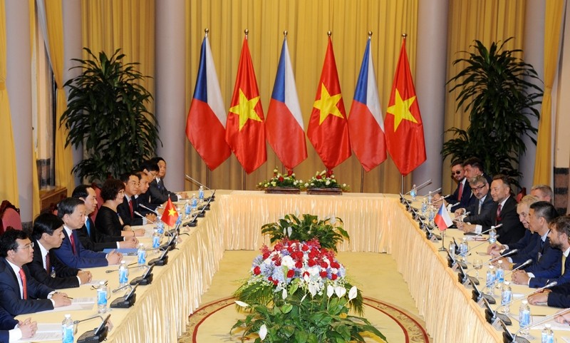Vue générale de l'entretien entre les deux chefs de l'État, Trân Dai Quang et Milos Zeman. Photo: Trân Hai/NDEL.