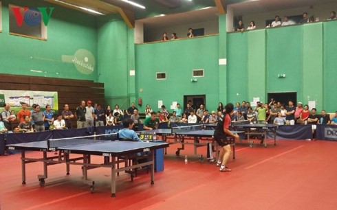 Un match de ce tournoi d’amitié du ping-pong. Photo: VOV.