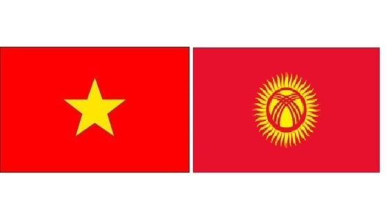 Les drapeaux du Vietnam et du Kirghizstan. Photo: NDEL.
