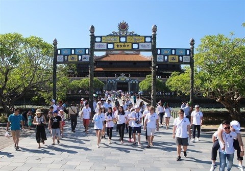 La ville impériale de Huê (Centre) attire un bon nombre de touristes grâce à ses produits touristiques attrayants. Photo : Hô Câu/VNA/CVN
