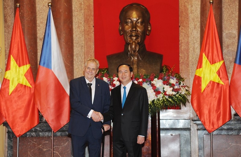 Le Président vietnamien, Trân Dai Quang (à droite), et son homologue tchèque Milos Zeman. Photo: Trân Hai/NDEL.