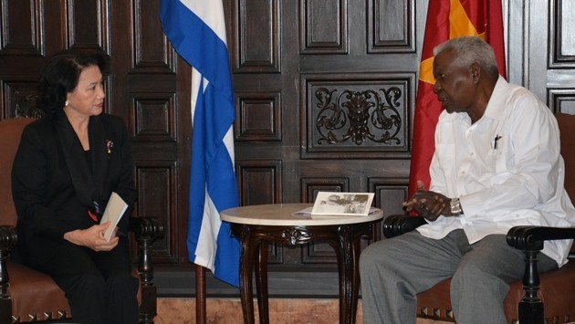 La Présidente de l’AN vietnamienne, Nguyên Thi Kim Ngân (à gauche), et son homologue cubain Esteban Lazo Hernandez, lors de leur entretien le 29 novembre dernier à Cuba. Photo: NDEL.