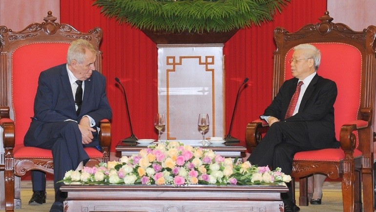 Le Secrétaire général du PCV, Nguyên Phu Trong (à droite) et le Président tchèque, Milos Zeman. Photo: Trân Hai/NDEL.