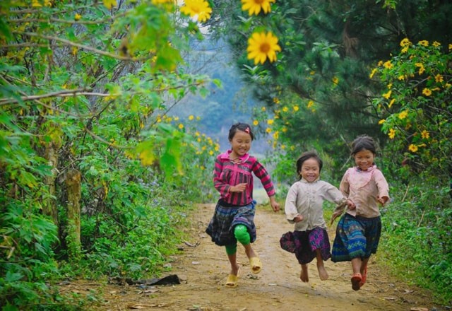 Les enfants des zones montagneuses avec leurs sourires limpides constituent une image inoubliable pour ceux qui ont eu l’occasion de les rencontrer. Photo: VOV