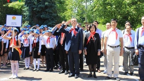 Les participants à la cérémonie de Salut du drapeau. Photo: VOV.