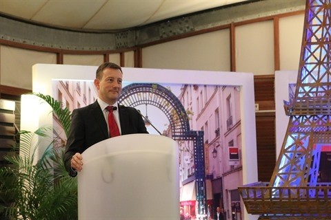 L'Ambassadeur de France au Vietnam, Bertrand Lortholary, prend son discours lors de la réception des boursiers, le 15 juin, à Hanoi. Photo: CVN. 