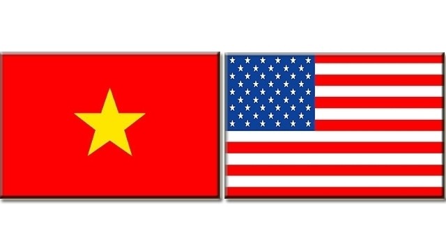 Les drapeaux du Vietnam et des États-Unis. Photo: NDEL.