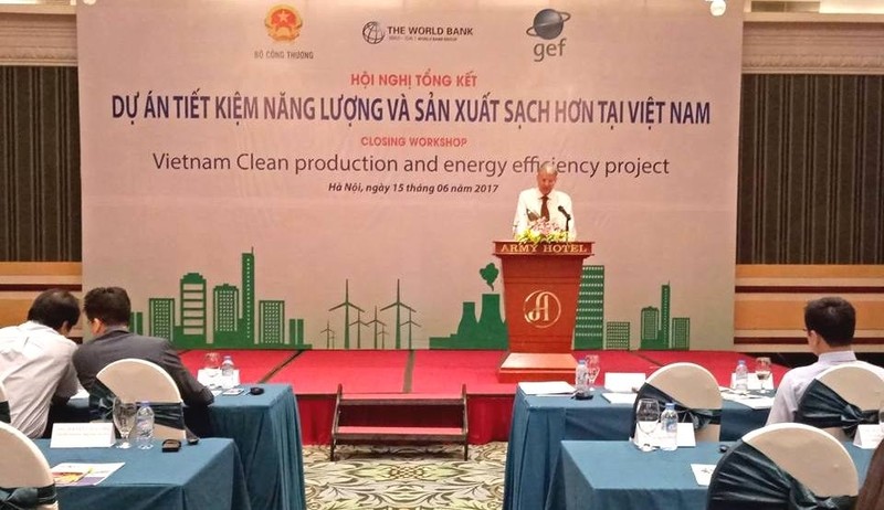 Vue générale de la conférence de bilan sur «Économie d’énergie et production saine au Vietnam». Photo: NDEL.