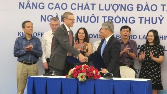 Cérémonie de lancement du programme d'amélioration  de la formation professionnelle en aquaculture à Hô Chi Minh-Ville. Photo : Sai Gon giai phong