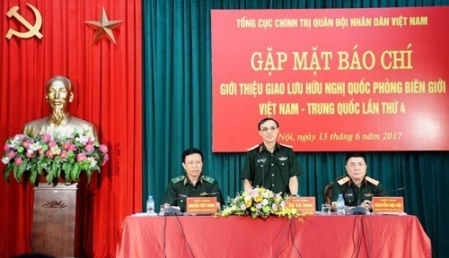 La conférence de presse sur le 4ème Programme d'échange amical de la défense frontalière Vietnam - Chine, le 13 juin à Hanoi. Photo: QDND.